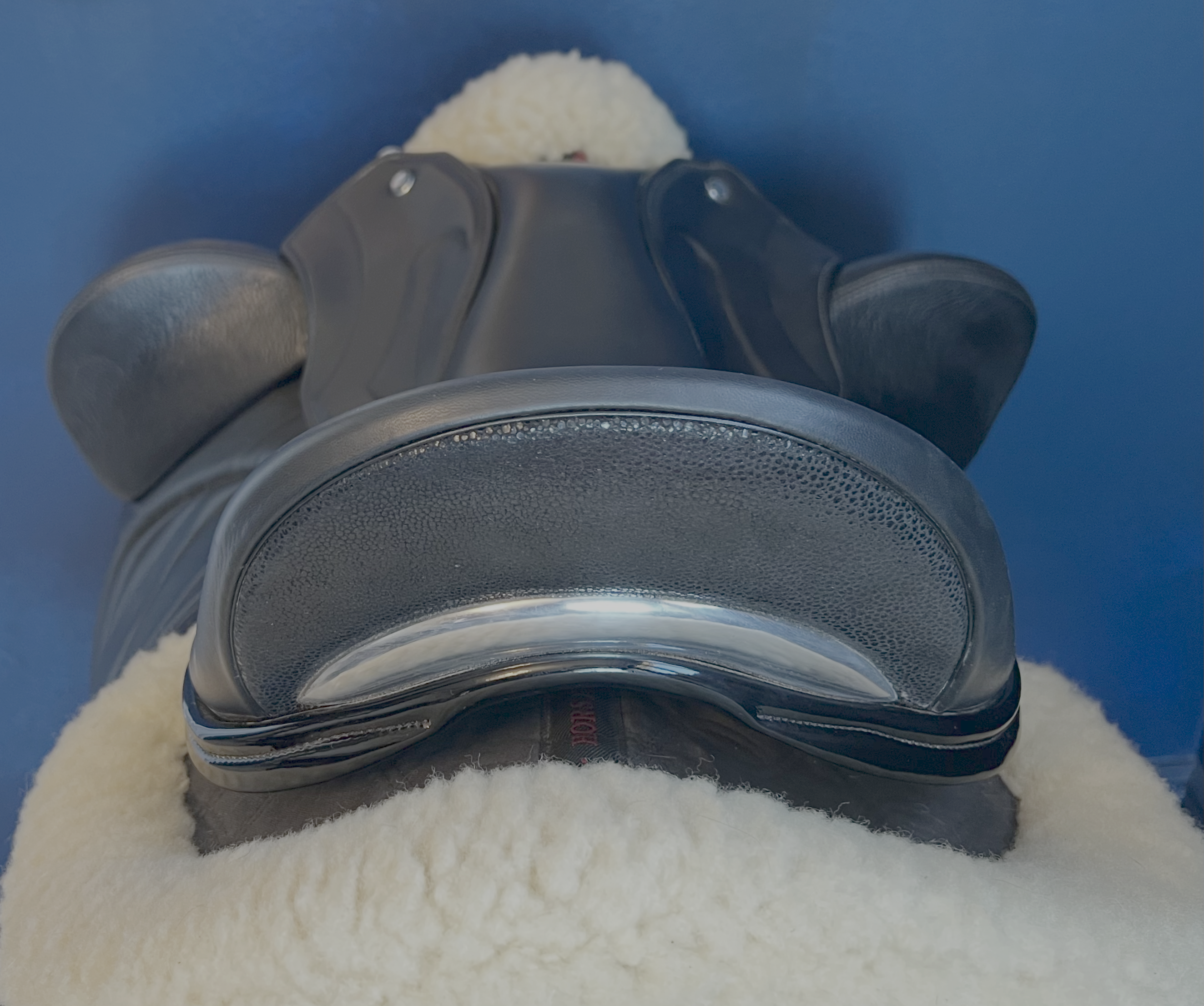 18" DMK Pinnacle Dressage Saddle with genuine polished stingray inlay & cantle, patent leather facings. Semi-Curved Tree. High thigh, high profile blocks.