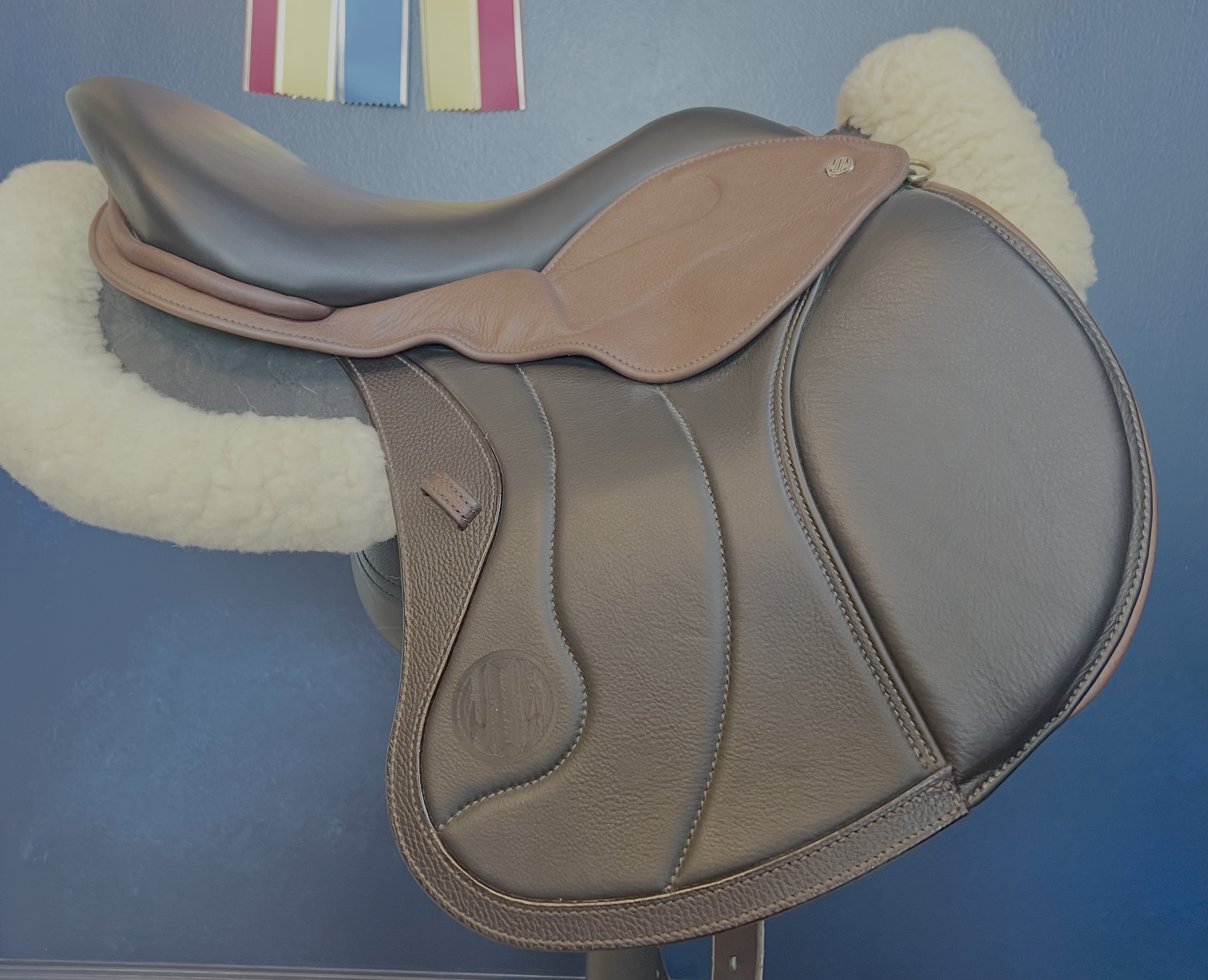 17" DMK Peak Show Jumping Saddle. Semi-curved Tree. Forward Cut flap. Fixed hi-wedge block. Rent, Buy Demo, or Purchase New only at Delfina Saddlery.