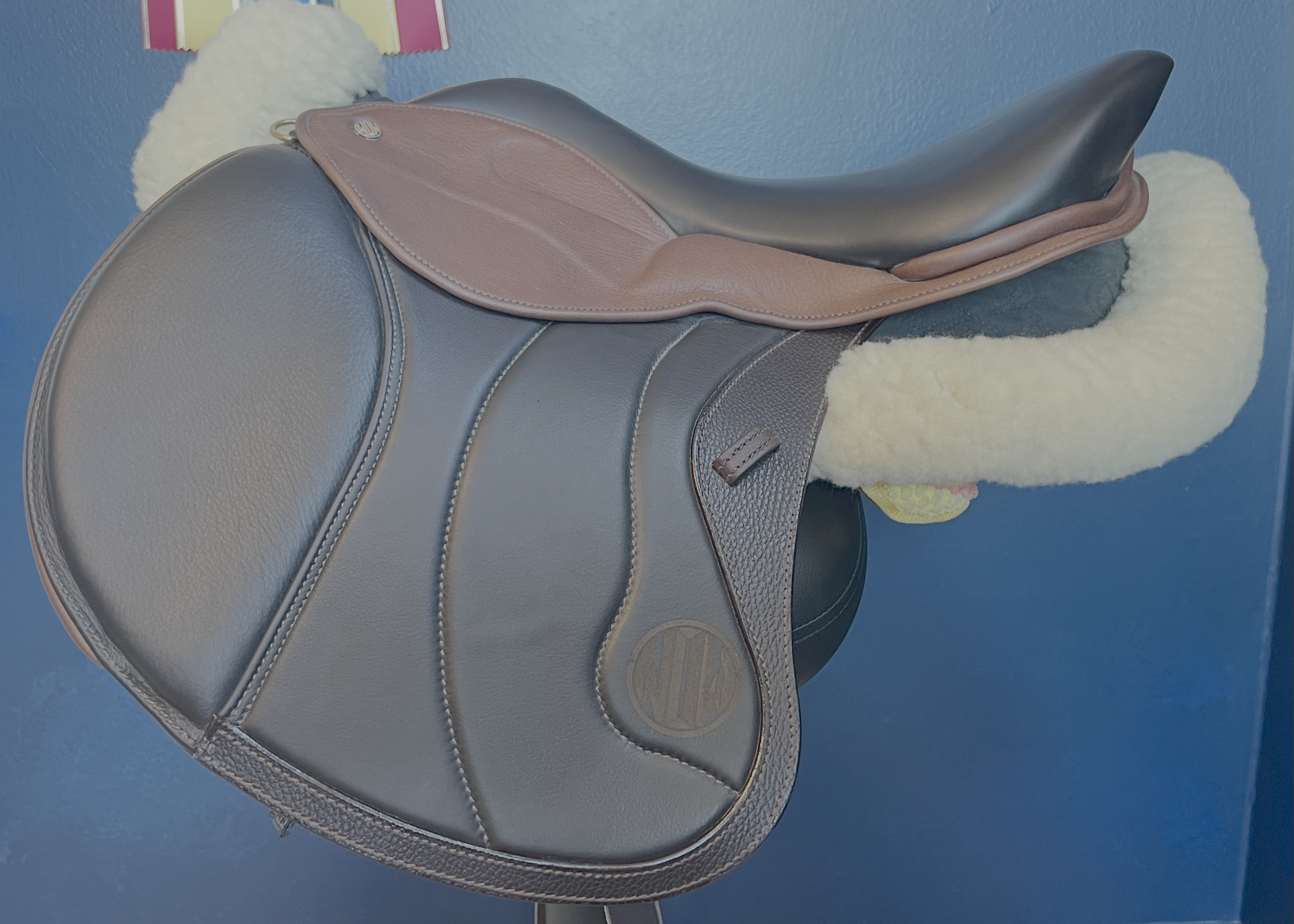 17" DMK Peak Show Jumping Saddle. Semi-curved Tree. Forward Cut flap. Fixed hi-wedge block. Rent, Buy Demo, or Purchase New only at Delfina Saddlery.