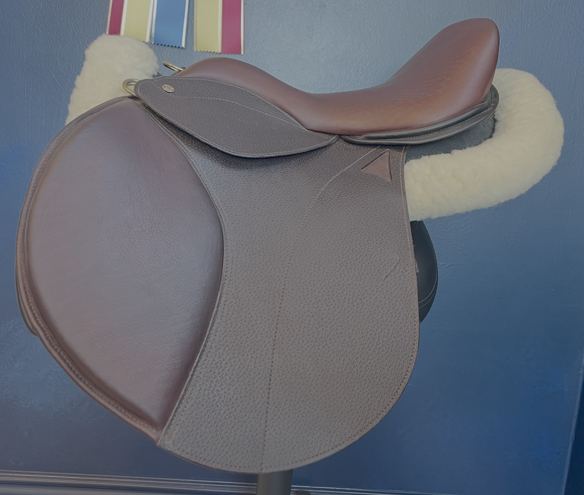 17" WOW DMK Show Jumping Dual-Flap Saddle. Semi-Curved Tree. Forward Cut flap. Movable knee block. Rent, Buy Demo, or Purchase New only at Delfina Saddlery.