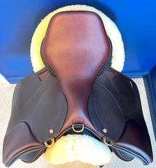 17" WOW DMK Show Jumping Dual-Flap Saddle. Semi-Curved Tree. Forward Cut flap. Movable knee block. Rent, Buy Demo, or Purchase New only at Delfina Saddlery.