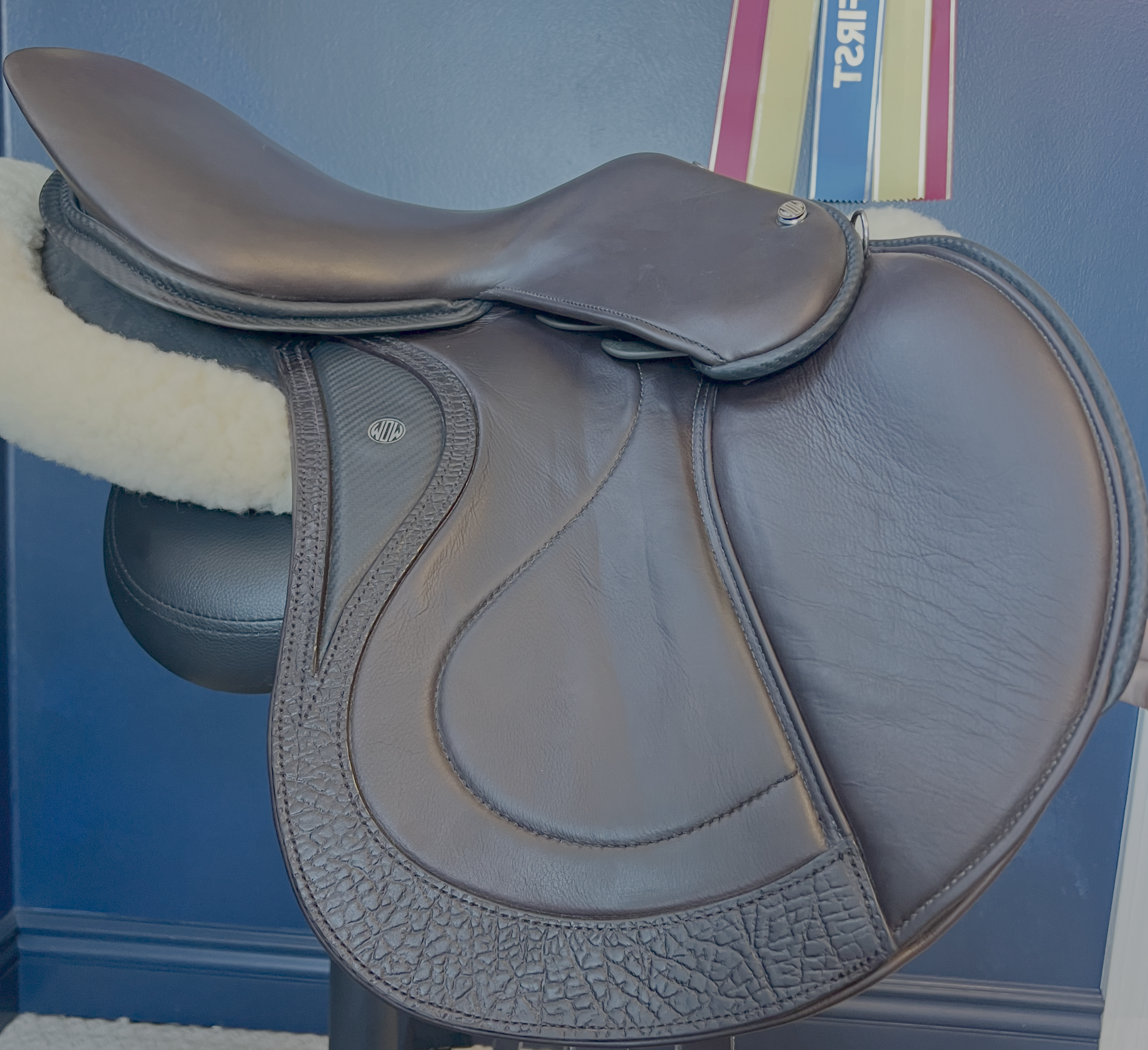 17" Custom WOW Continental Jumping Saddle. Semi-Curved Tree. Forward Cut flap. Movable knee block. Rent, Buy Demo, or Purchase New only at Delfina Saddlery.