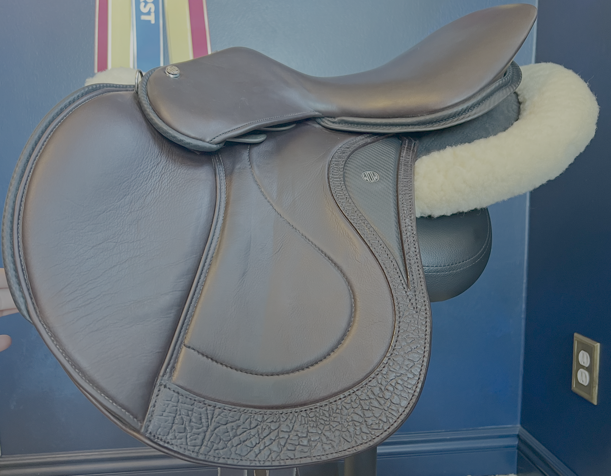 17" Custom WOW Continental Jumping Saddle. Semi-Curved Tree. Forward Cut flap. Movable knee block. Rent, Buy Demo, or Purchase New only at Delfina Saddlery.