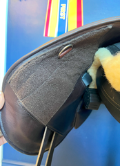 17" Custom WOW Continental Jumping Saddle. Semi-Curved Tree. Forward Cut flap. Movable knee block. Rent, Buy Demo, or Purchase New only at Delfina Saddlery.