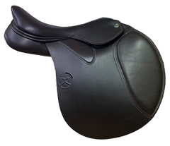 WOW Classique Jump Saddle with wool panels standard in black