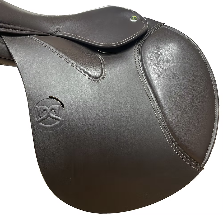 WOW Classique Jump Saddle with wool panels standard in brown