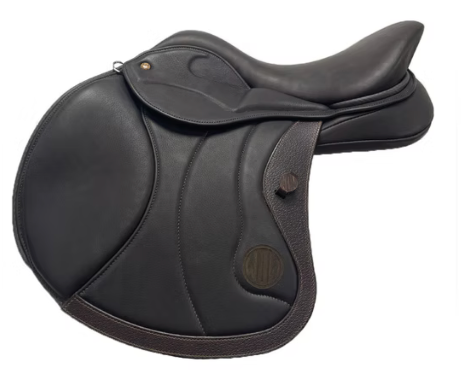 DMK Peak Show Jumping Saddle Straighter Cut with padded twist
