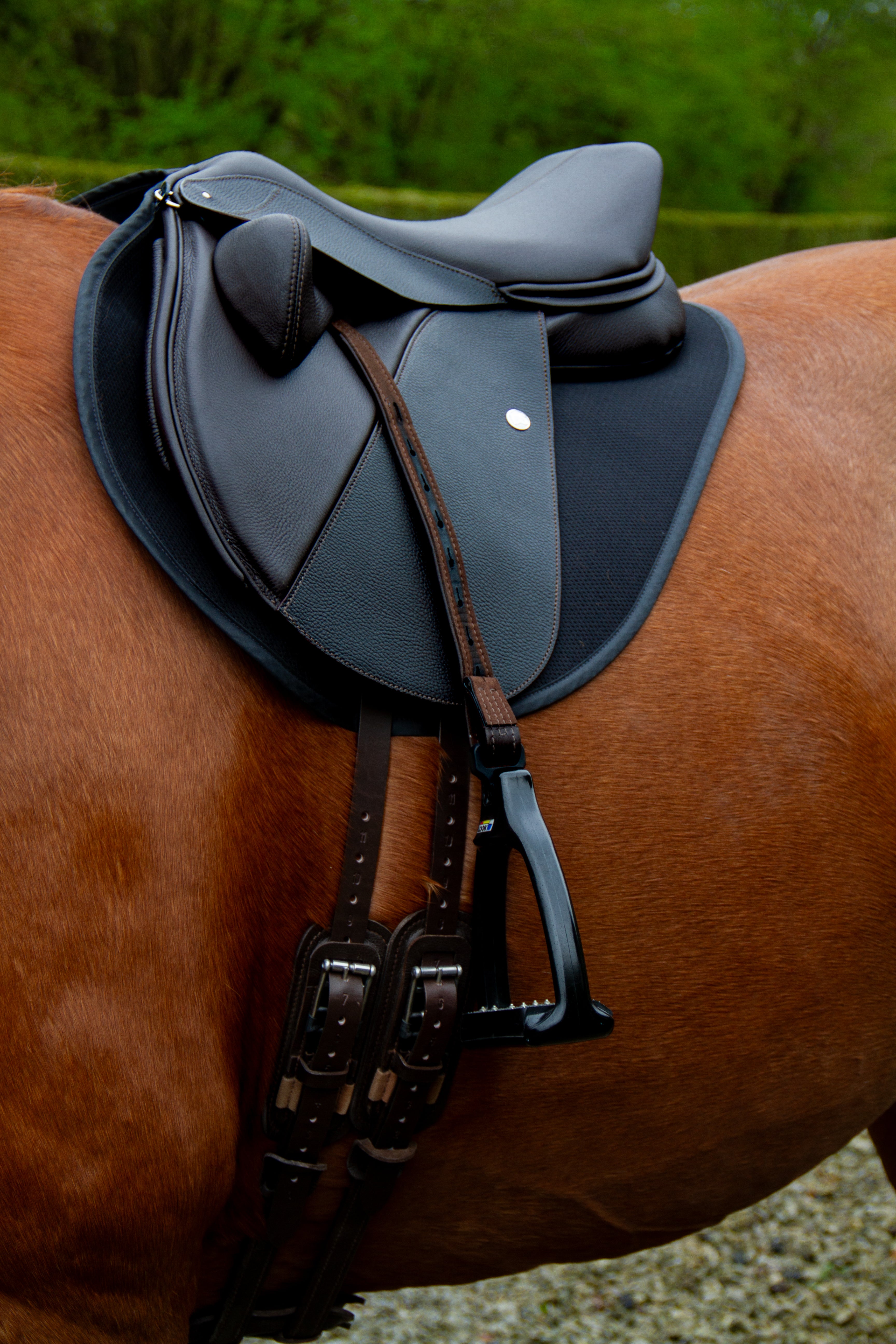 Duskin Show Jumping Saddle with adjustable fixed block flap on a chestnut horse