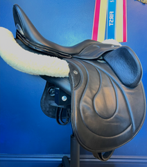 18" DMK Pinnacle Dressage Saddle with genuine polished stingray inlay & cantle, patent leather facings. Semi-Curved Tree. High thigh, high profile blocks.