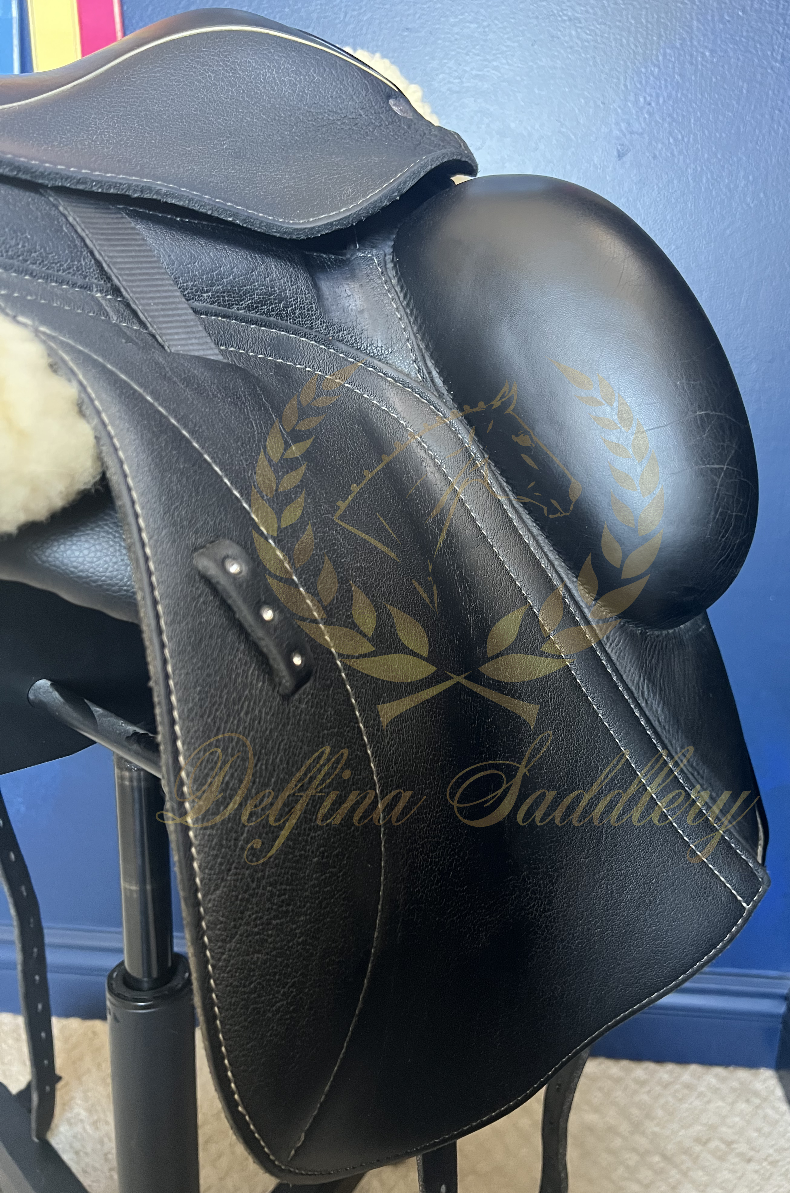 17.5" Custom Saddlery Icon Coda W / 26 / Full Buffalo **Wool Flocked**